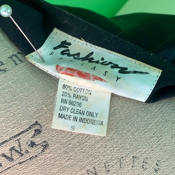 Celebrate 4th of July 🇺🇸 in style with a star spangled sequined vest. - Picture 6 of 7